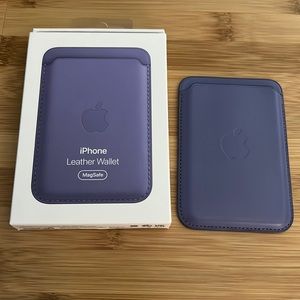 Apple Leather MagSafe iPhone wallet